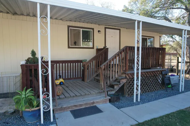 a view of a house with backyard and sitting area