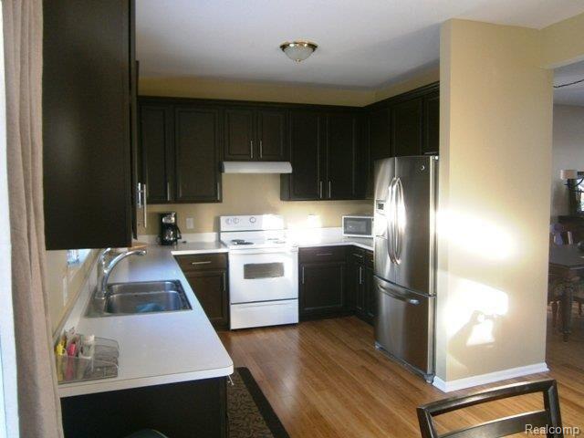 4838 Carrington Drive Rochester, MI 48306 - Photo 8 of 20 4838 Carrington 013.JPG