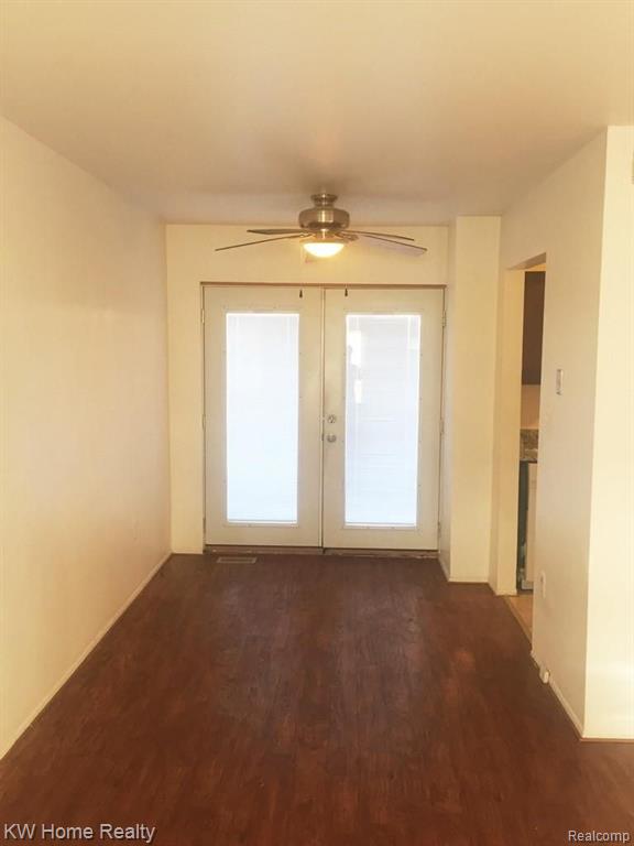 5075 Crooks Road, Unit 13 Royal Oak, MI 48073 - Photo 3 of 11