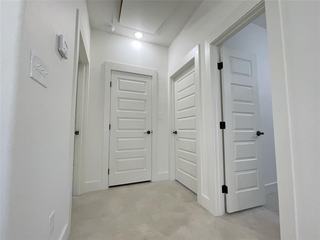 607 West Baker Street Denison, TX 75020 - Photo 7 of 19 View of hallway