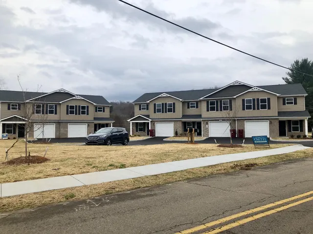 $1,900 | 2229 North Greenwood Drive, Unit 5, Johnson City, TN 37604