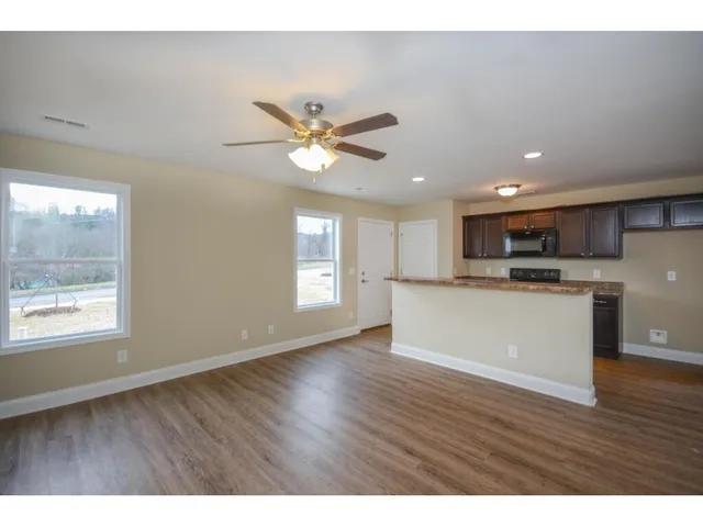 $1,900 | 2229 North Greenwood Drive, Unit 5, Johnson City, TN 37604