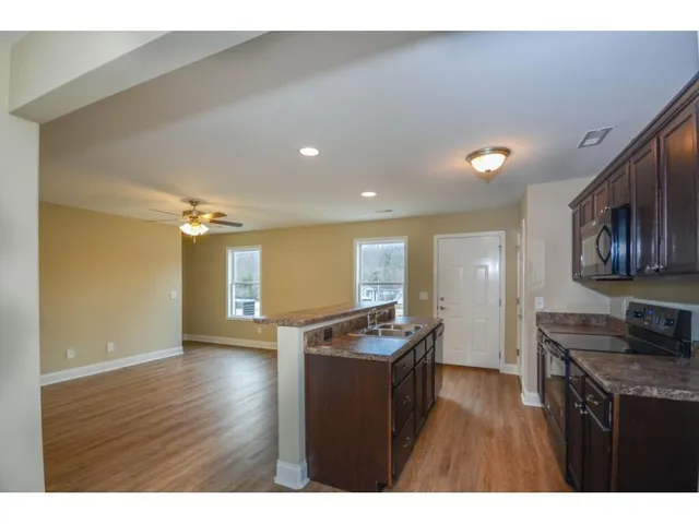 $1,900 | 2229 North Greenwood Drive, Unit 5, Johnson City, TN 37604