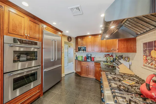 $1,699,000 | 100 Mark Lane, Atlantic Beach, NY 11509