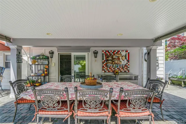 $1,699,000 | 100 Mark Lane, Atlantic Beach, NY 11509