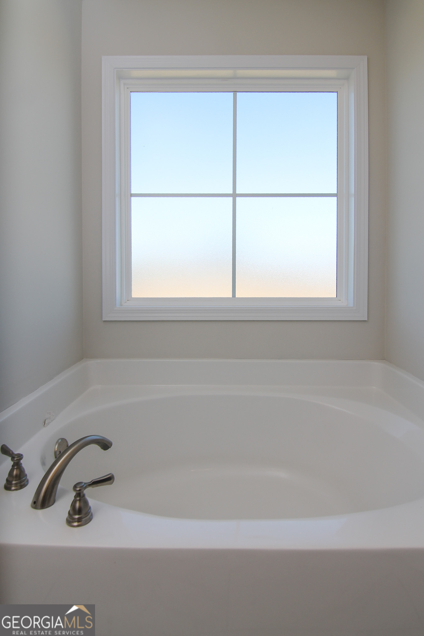 138 Sadie Heights Boulevard Perry, GA 31069 - Photo 20 of 31 a bathroom with a bathtub