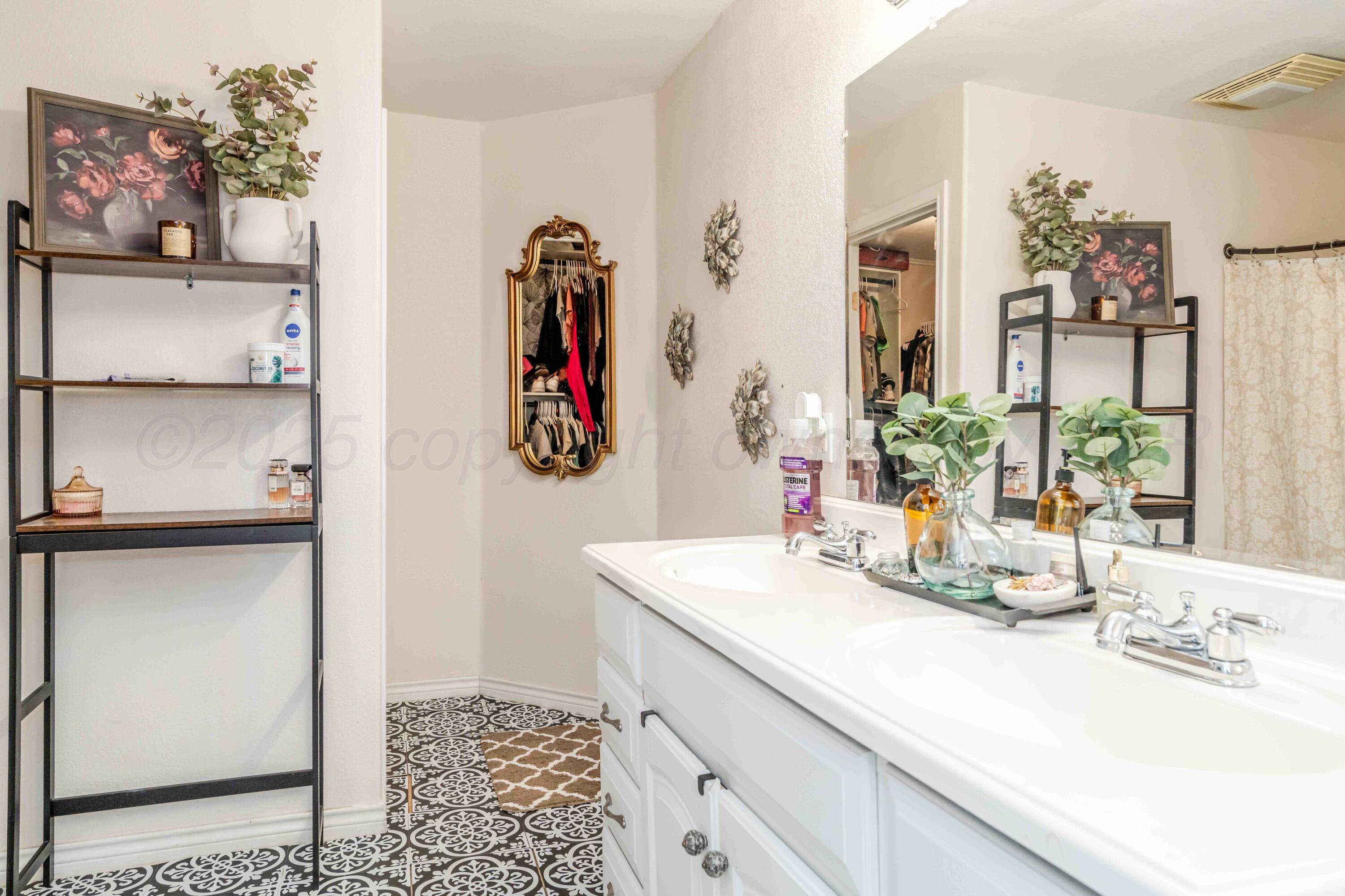 1505 Hamilton Street Pampa, TX 79065 - Photo 23 of 42 a bathroom with a sink and a mirror