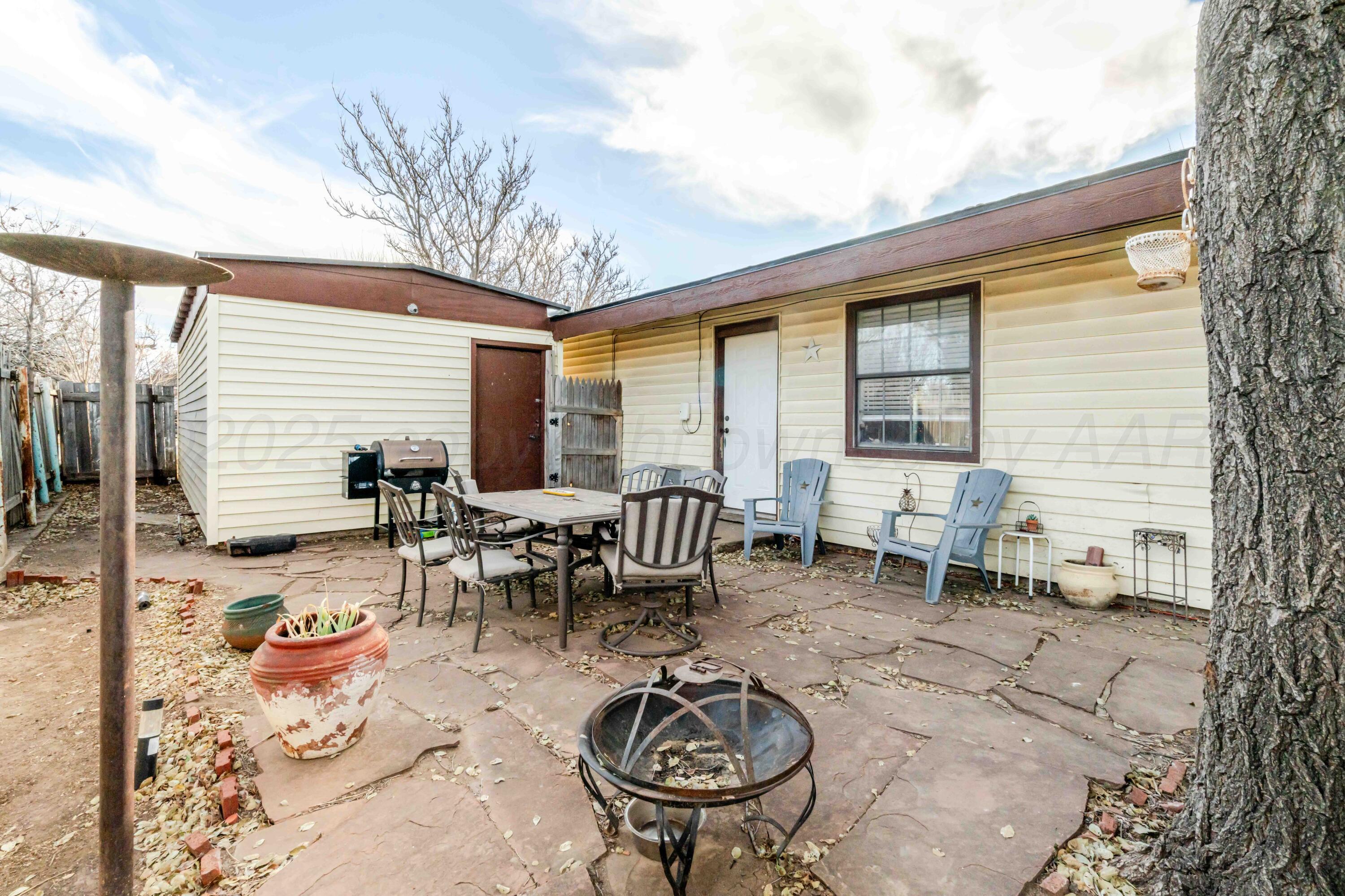 1505 Hamilton Street Pampa, TX 79065 - Photo 38 of 42 a outdoor space with furniture a patio and a garden