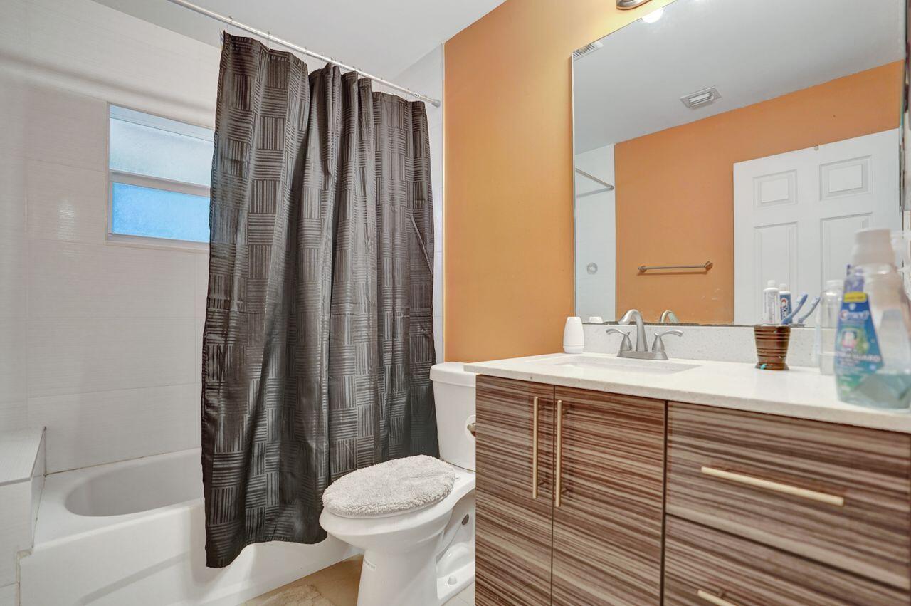 5832 Orange Road West Palm Beach, FL 33413 - Photo 17 of 21 Guest Bath