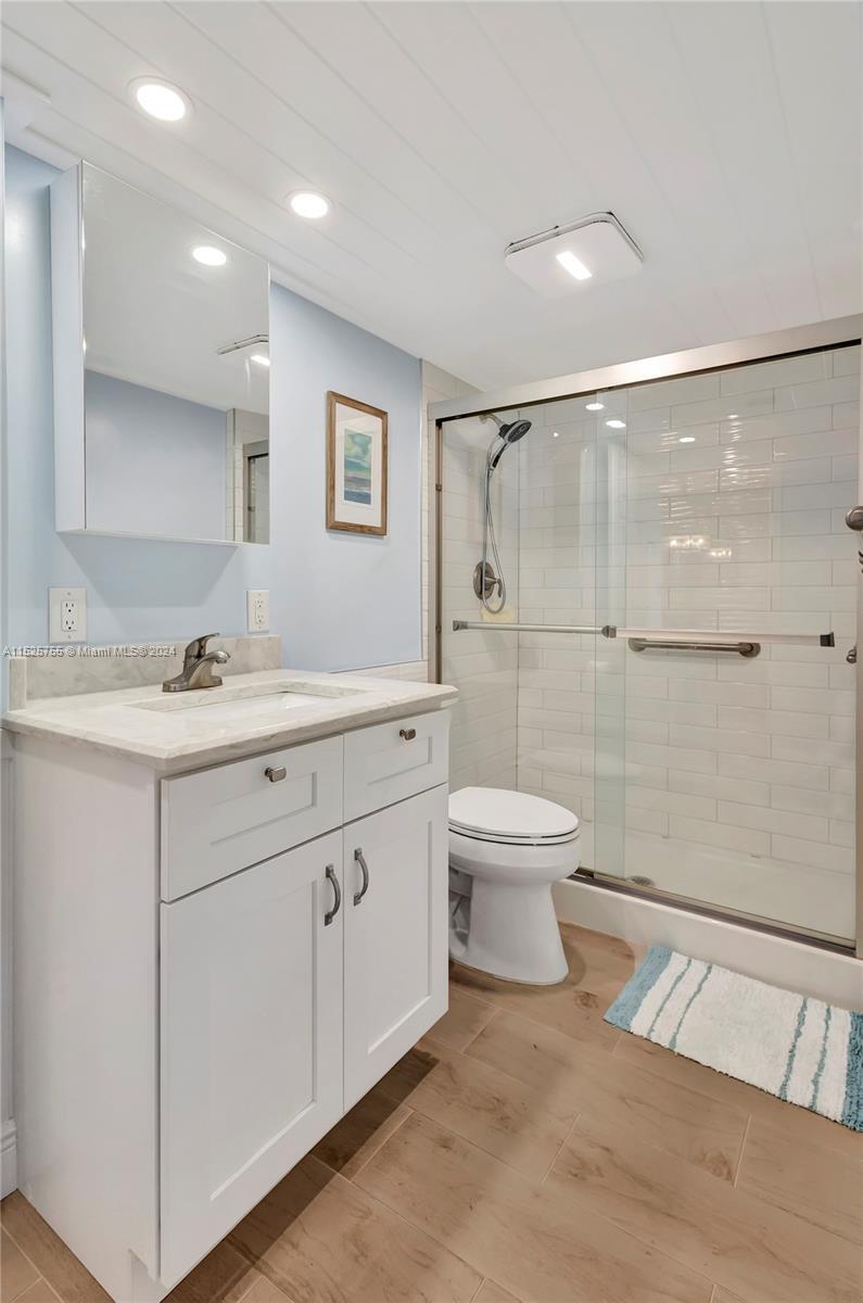 353 Highway 1, Unit D409 Jupiter, FL 33477 - Photo 14 of 41 Primary Bath