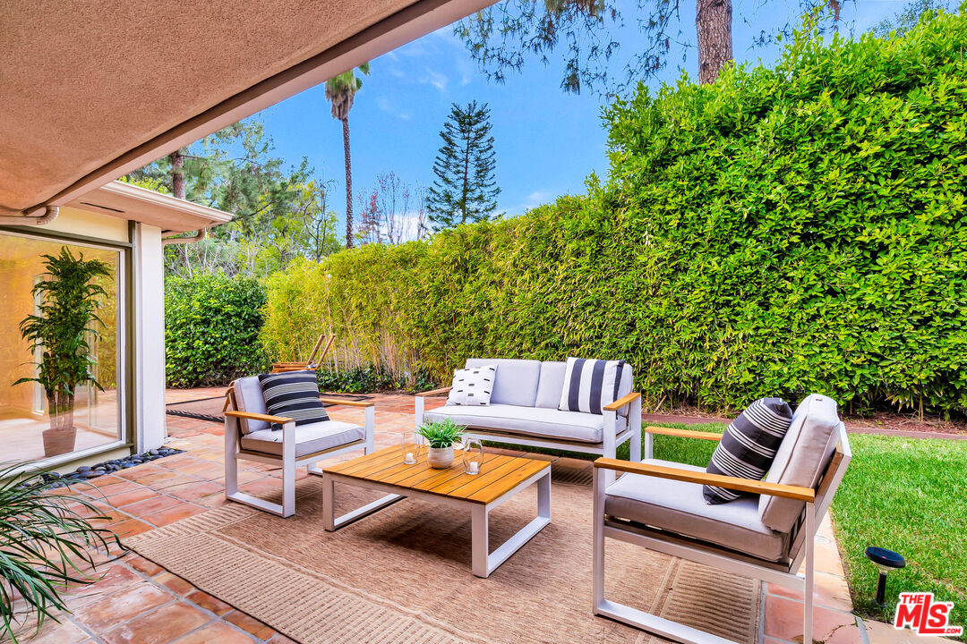 16561 Adlon Road Encino, CA 91436 - Photo 15 of 75