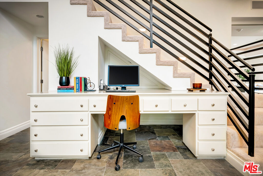 16561 Adlon Road Encino, CA 91436 - Photo 24 of 75