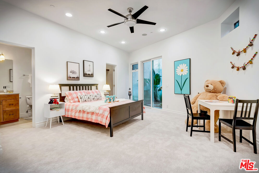 16561 Adlon Road Encino, CA 91436 - Photo 28 of 75