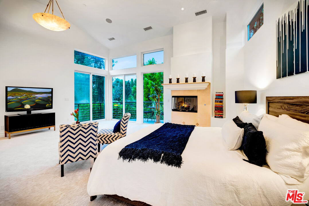 16561 Adlon Road Encino, CA 91436 - Photo 46 of 75