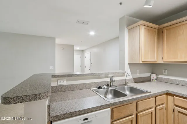 $189,000 | 7701 Timberlin Park Boulevard, Unit 1528, Jacksonville, FL 32256