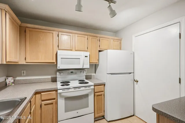 $189,000 | 7701 Timberlin Park Boulevard, Unit 1528, Jacksonville, FL 32256