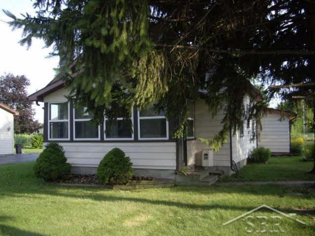 827 Schust Road Saginaw, MI 48604 - Photo 2 of 3 20034179-1.JPG