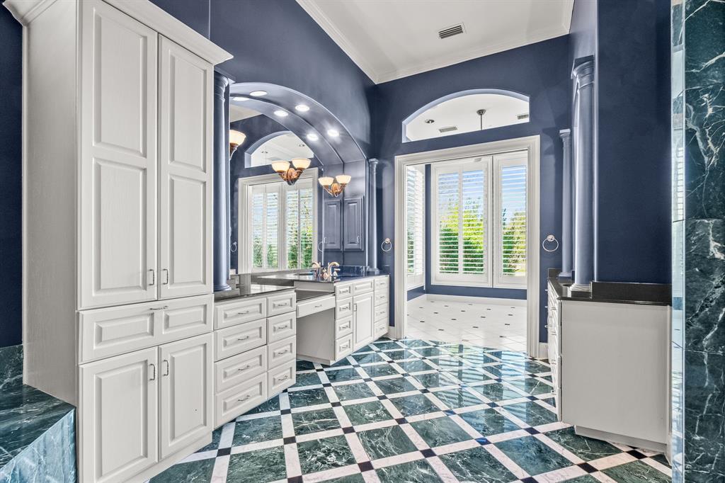 4624 Byron Circle Irving, TX 75038 - Photo 27 of 39 a view of a bathroom with a bathtub and a window