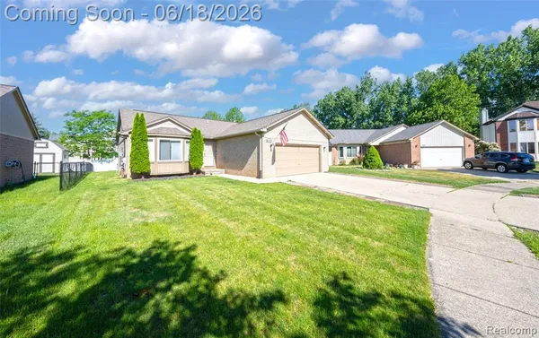 $425,000 | 45925 Ashwood Lane, Macomb, MI 48044