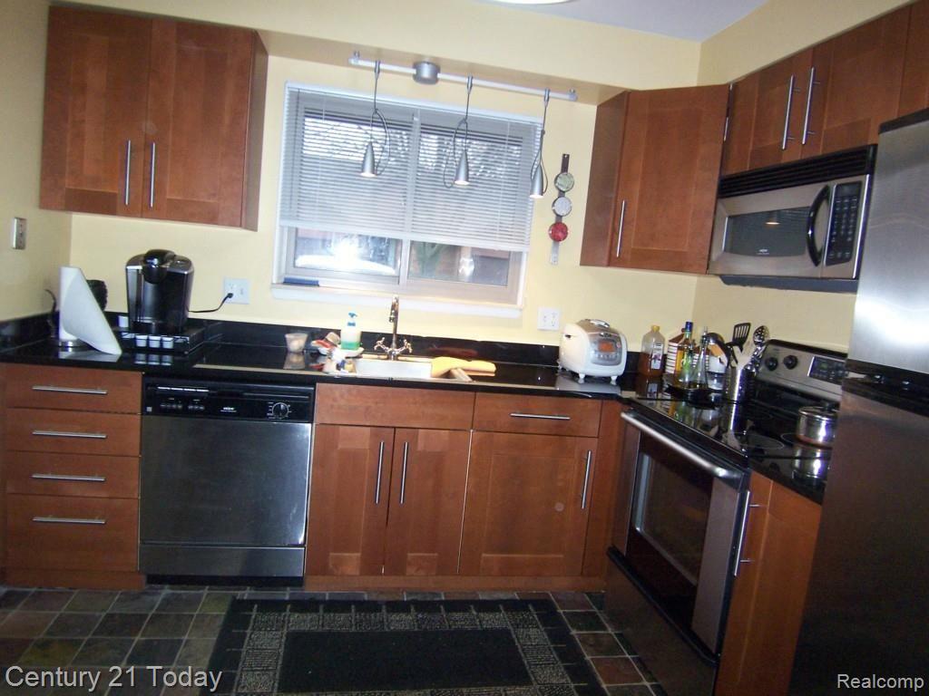 3914 Old Creek Road, Unit 105 Troy, MI 48084 - Photo 5 of 13 Kit 1.jpg