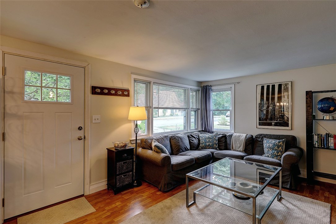 664 County Road Barrington, RI 02806 - Photo 4 of 40