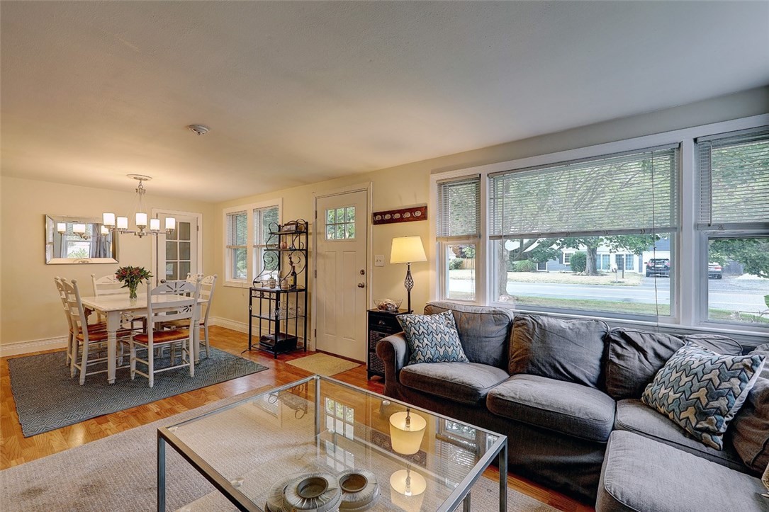 664 County Road Barrington, RI 02806 - Photo 7 of 40