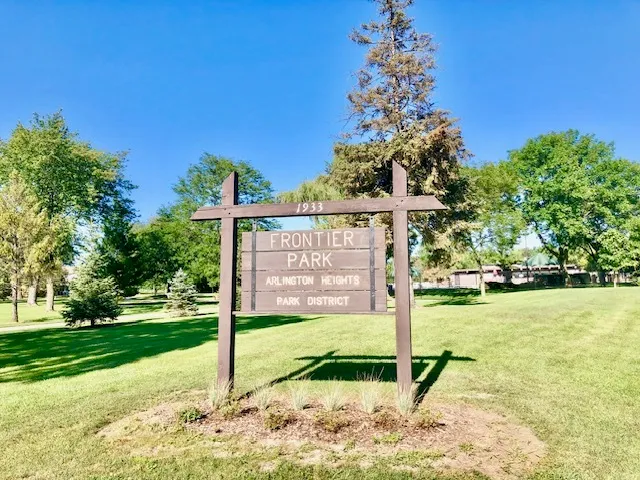 $3,200 | 2112 North Kennicott Drive, Arlington Heights, IL 60004