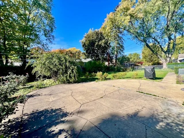 $3,200 | 2112 North Kennicott Drive, Arlington Heights, IL 60004