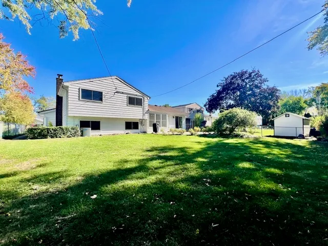 $3,200 | 2112 North Kennicott Drive, Arlington Heights, IL 60004