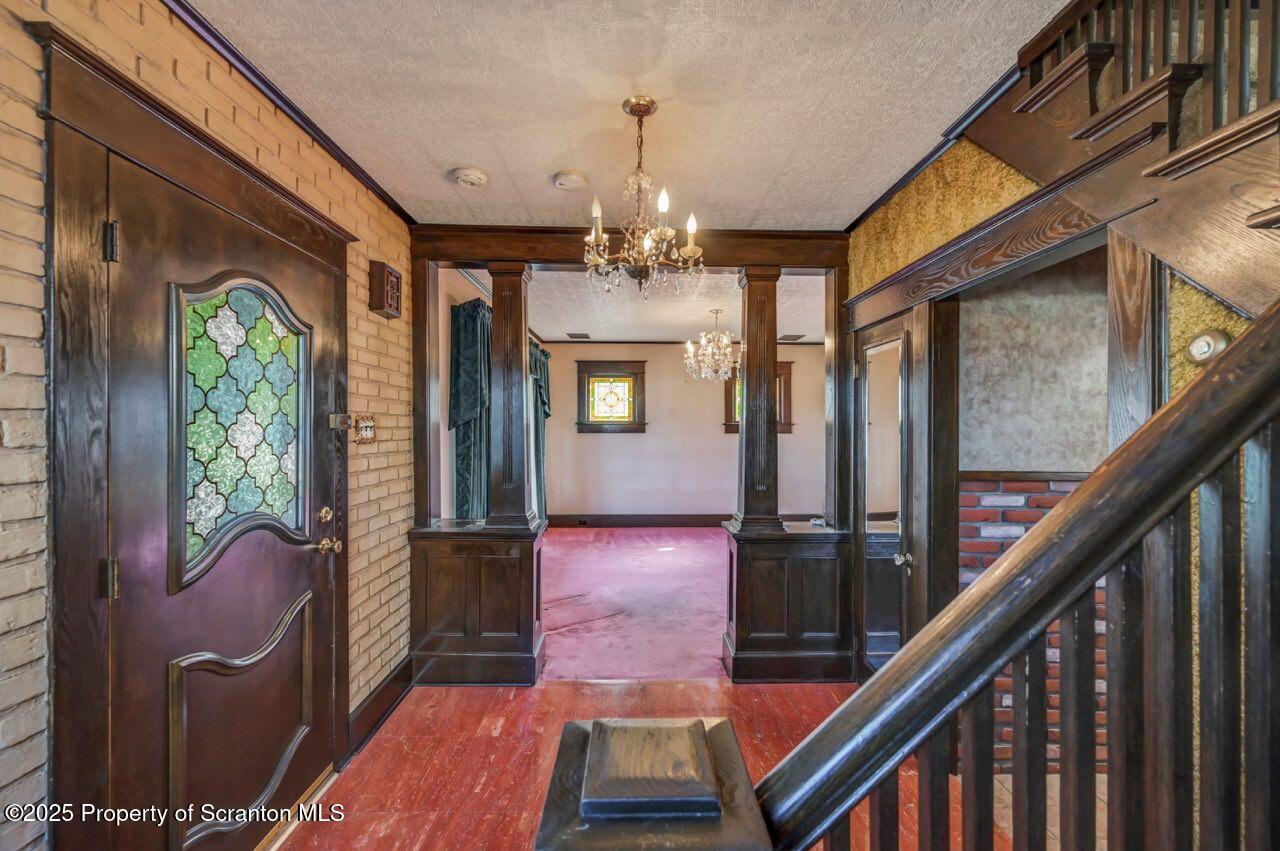 624 Main Street Moosic, PA 18507 - Photo 16 of 78 a view of a living room
