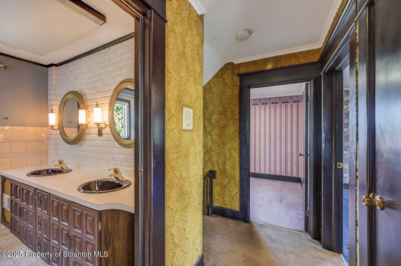 624 Main Street Moosic, PA 18507 - Photo 47 of 78 624 Main St 34 Large