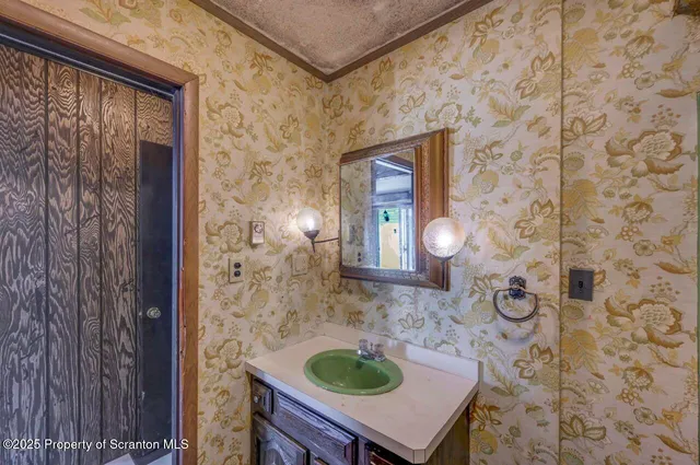 $359,900 | 624 Main Street, Moosic, PA 18507