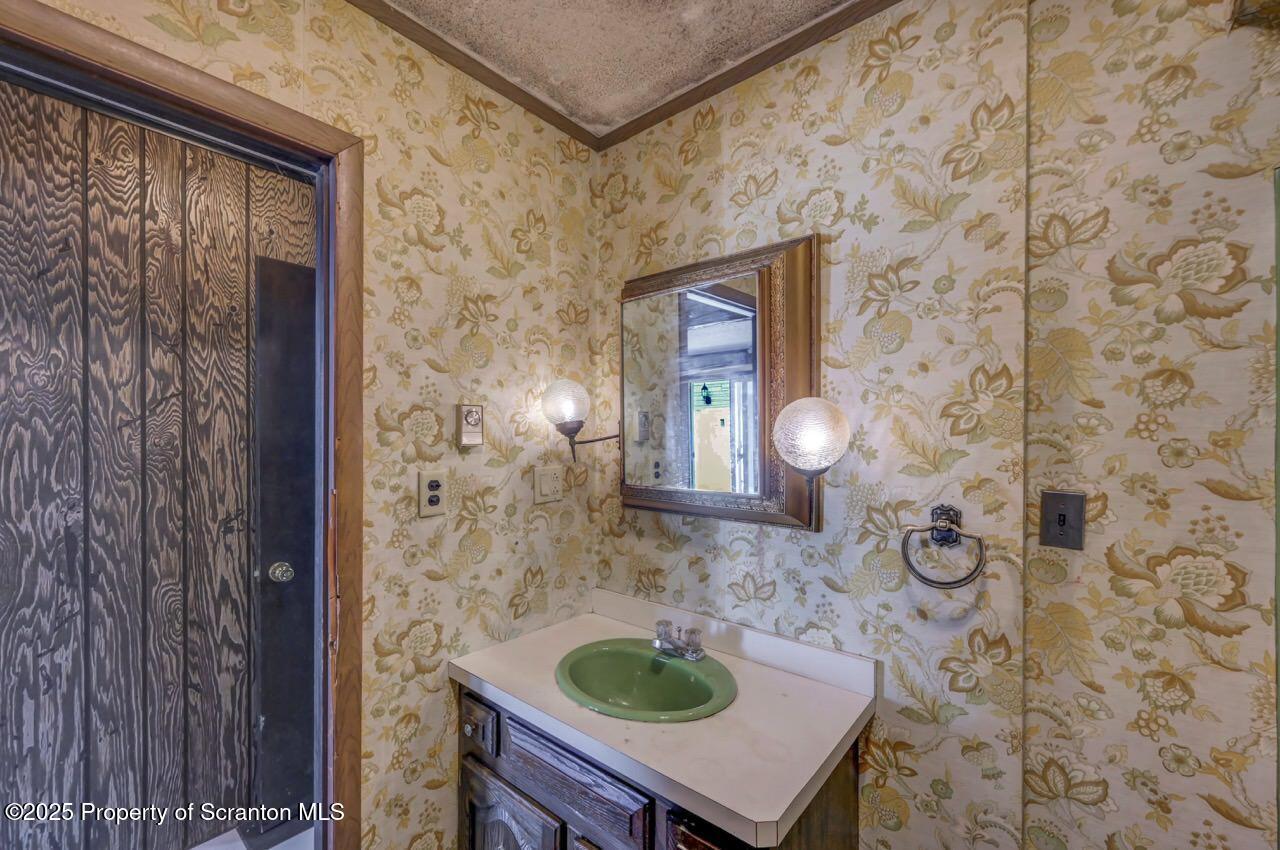 624 Main Street Moosic, PA 18507 - Photo 69 of 78 a bathroom with a sink toilet and shower