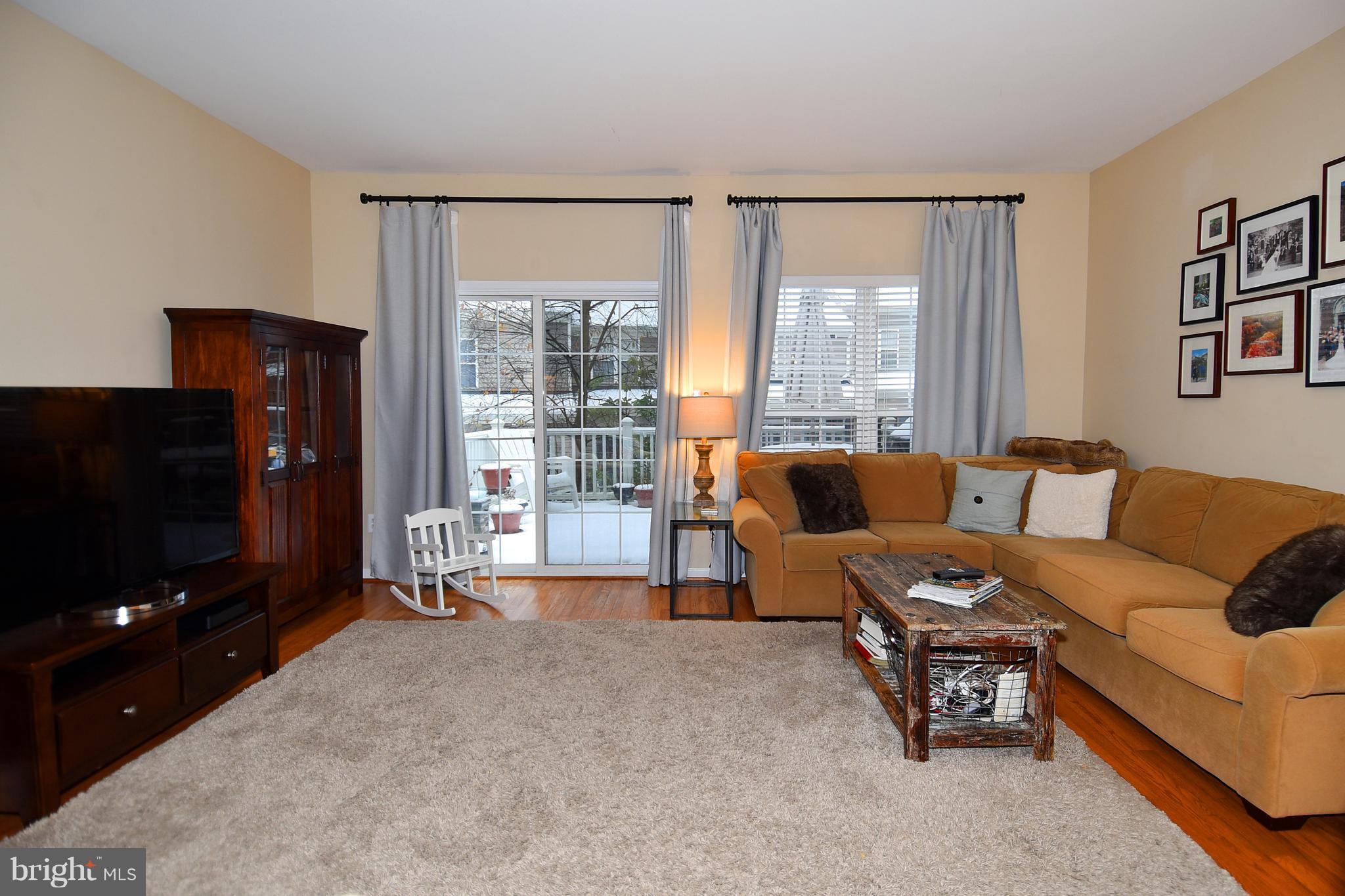 11471 Heritage Commons Way Reston, VA 20194 - Photo 10 of 28 Living Room