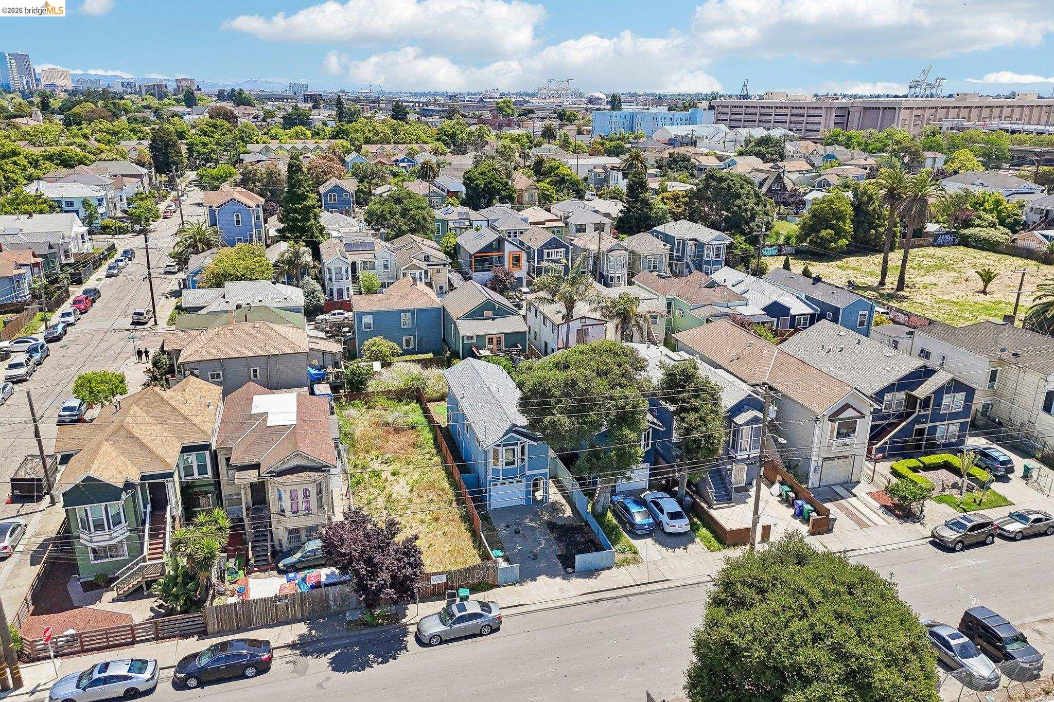 874 Pine Street Oakland, CA 94607 - Photo 31 of 39 Clear, level lot featuring extensive ground coverage