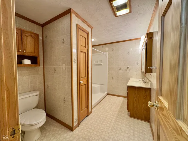 $680,000 | 11943 Hopkins Lane, Loogootee, IN 47553