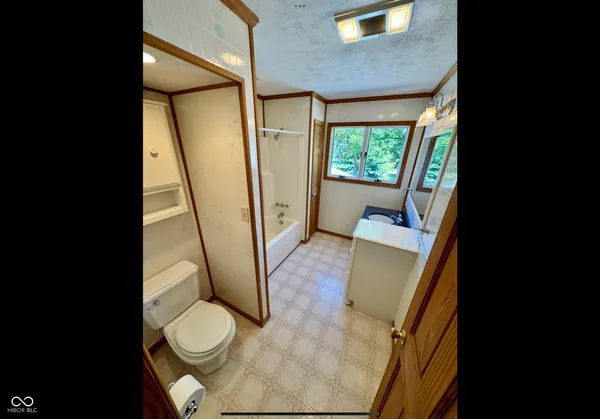 $654,900 | 11943 Hopkins Lane, Loogootee, IN 47553