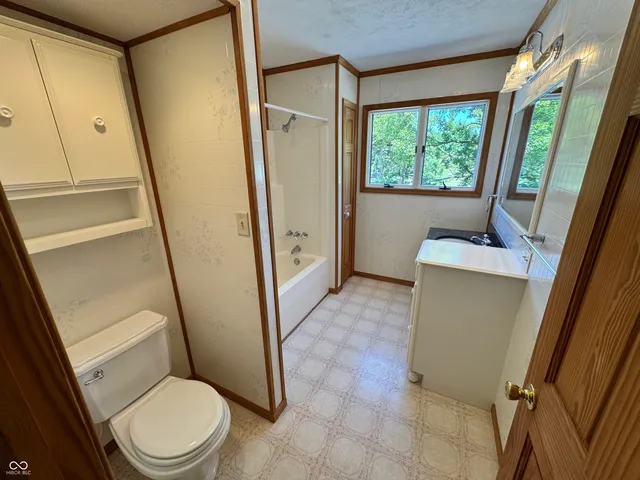 $680,000 | 11943 Hopkins Lane, Loogootee, IN 47553