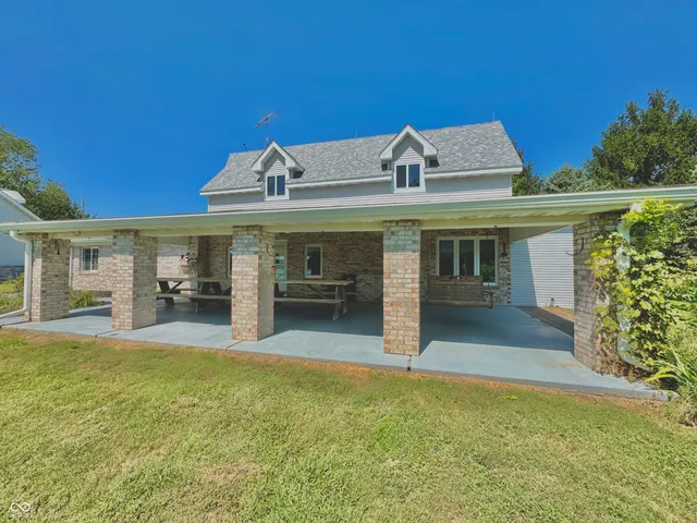 $680,000 | 11943 Hopkins Lane, Loogootee, IN 47553