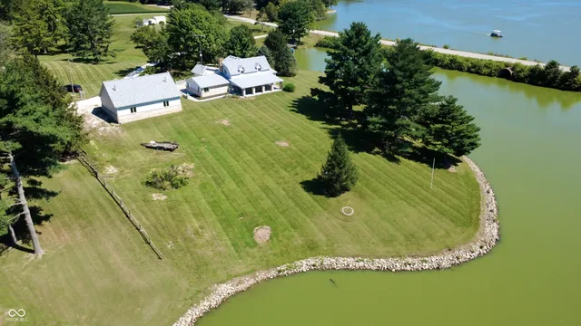 $680,000 | 11943 Hopkins Lane, Loogootee, IN 47553