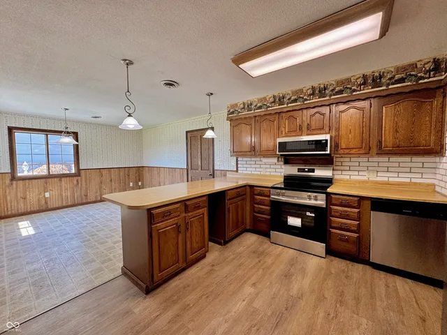 $680,000 | 11943 Hopkins Lane, Loogootee, IN 47553