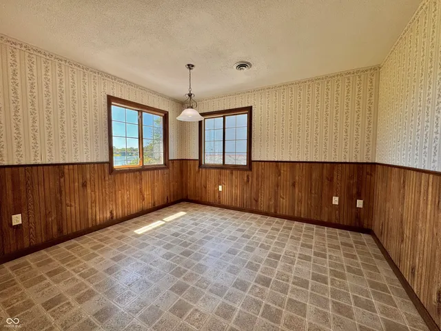 $680,000 | 11943 Hopkins Lane, Loogootee, IN 47553