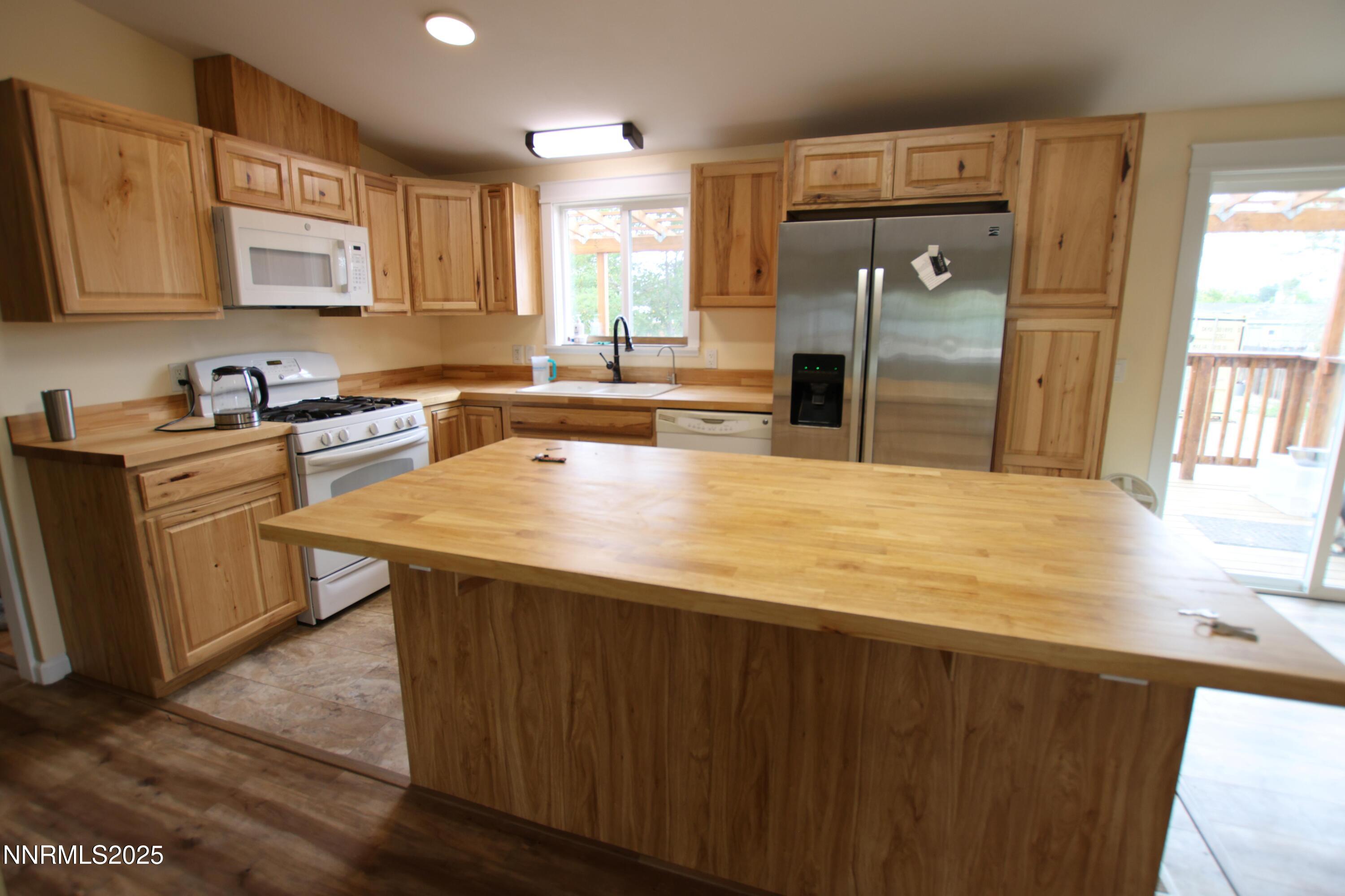 18 Bluestone Avenue Yerington, NV 89447 - Photo 7 of 22 7U3A3249