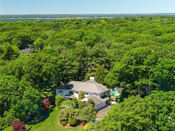 $4,350,000 | 4 Jones Circle, Barrington, RI 02806