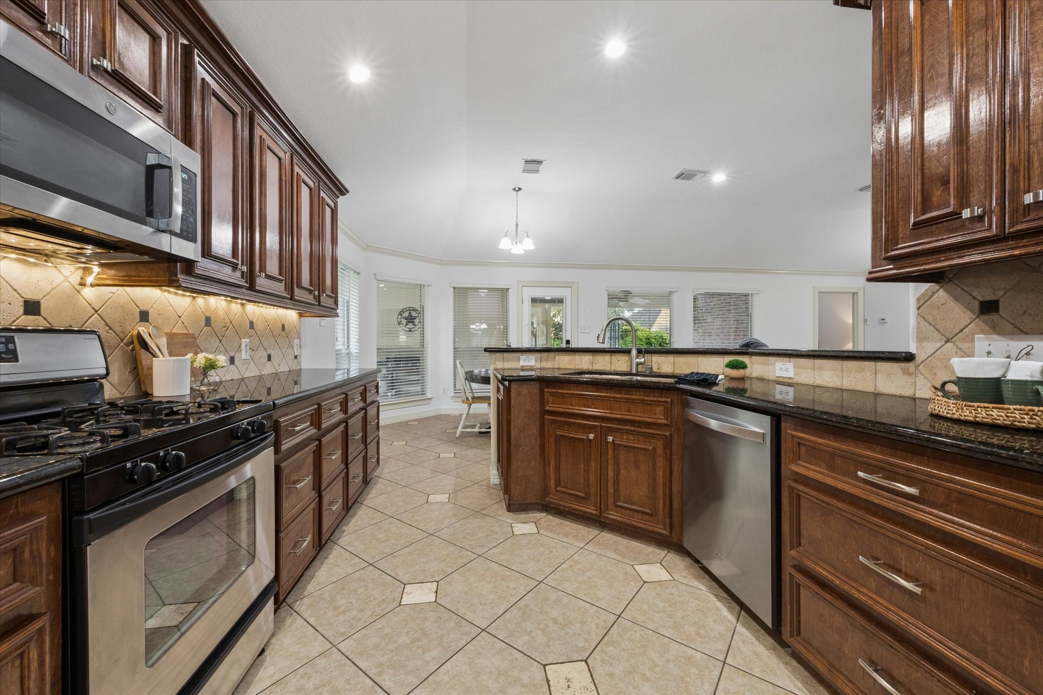 2450 Sullivan Lane Dickinson, TX 77539 - Photo 6 of 18