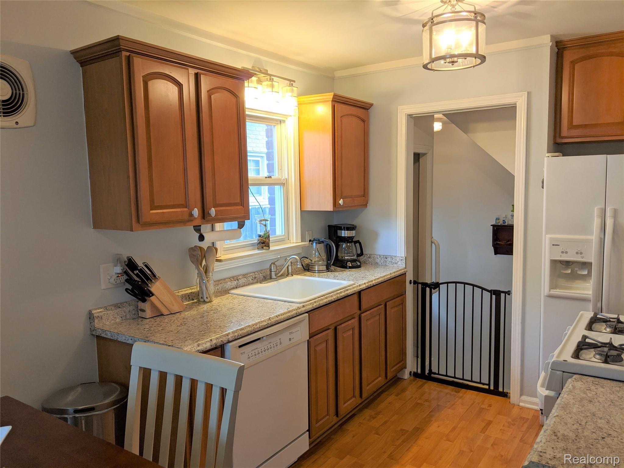 13357 Rosedale Street Southgate, MI 48195 - Photo 6 of 37 Kitchen view 1-entrance to basement