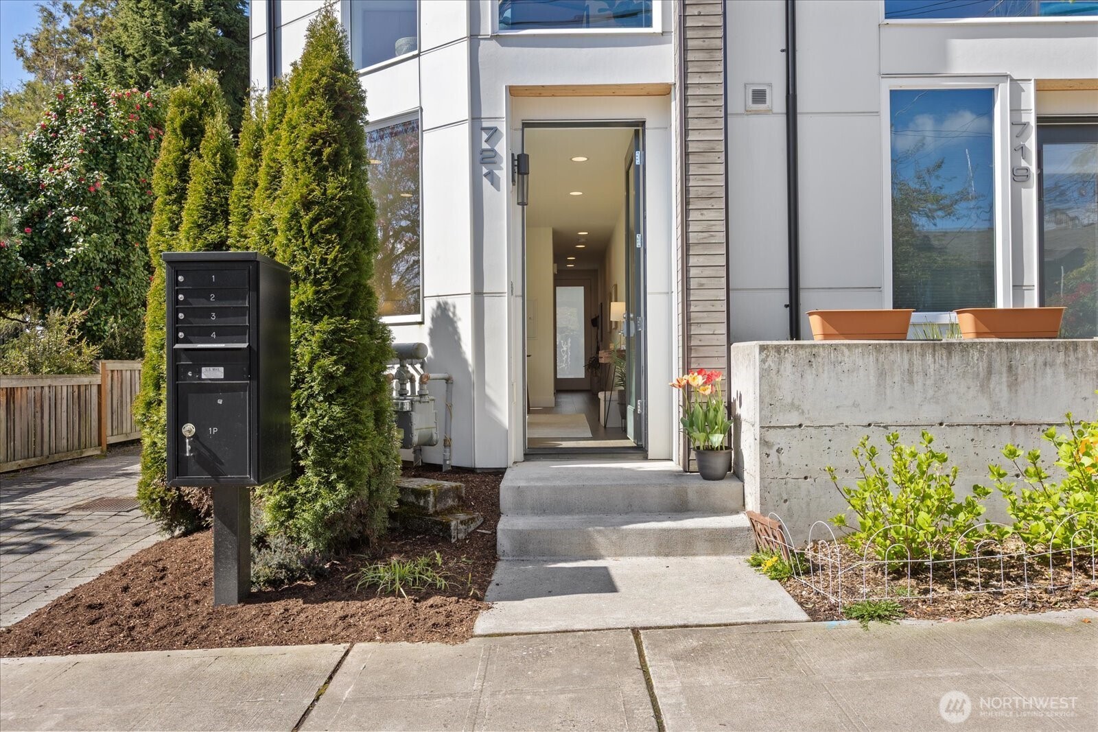 721 24th Avenue South Seattle, WA 98144 - Photo 4 of 30