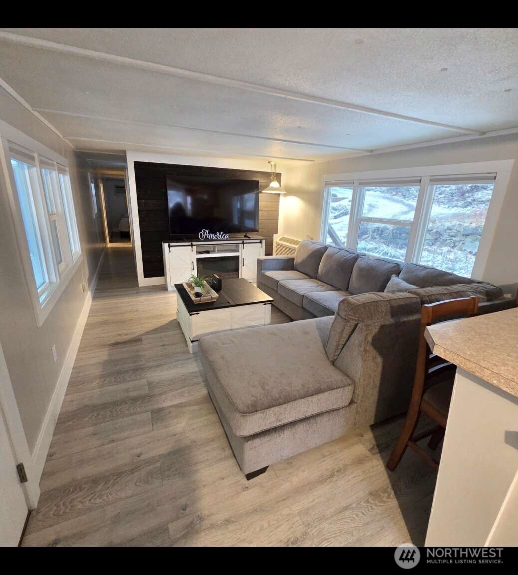 12245 South Lakeshore Road, Unit 44 Chelan, WA 98816 - Photo 2 of 18