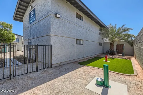 $1,326 | 1645 East Thomas Road, Unit 2, Phoenix, AZ 85016