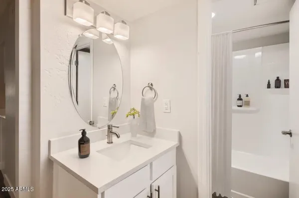 $1,326 | 1645 East Thomas Road, Unit 2, Phoenix, AZ 85016